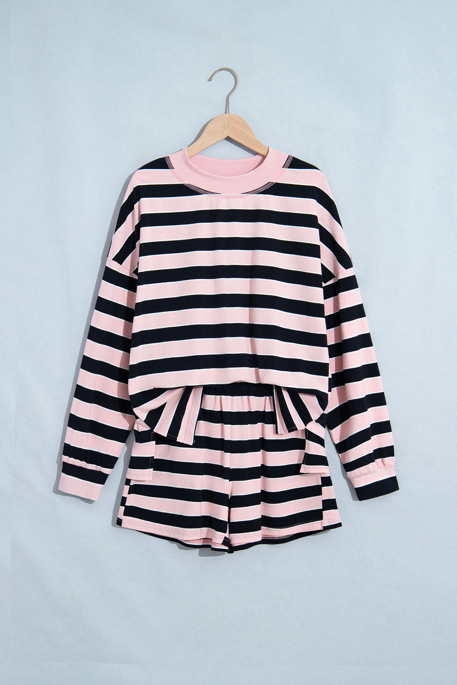 Women's Striped Shorts Set, Casual Oversized Two Piece - Detail View 7 Women's Striped Shorts Set, Casual Oversized Two Piece - Detail View 7